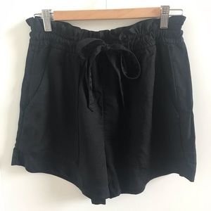 H&M paperbag shorts